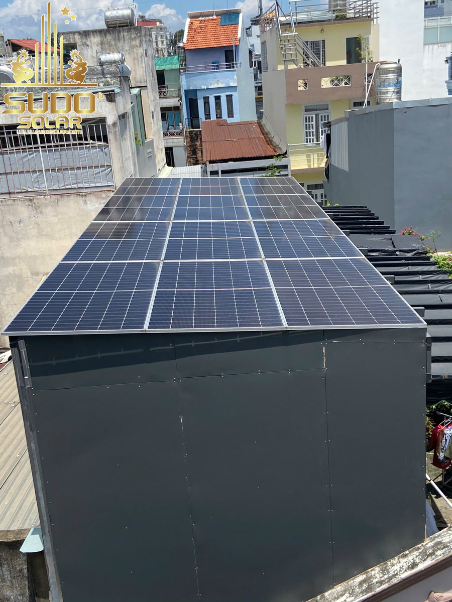 Hình ảnh hoàn thành lắp đặt hệ thống điện năng lượng mặt trời cho cô Hương